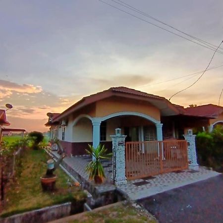 Ebnur Homestay Arau Zewnętrze zdjęcie