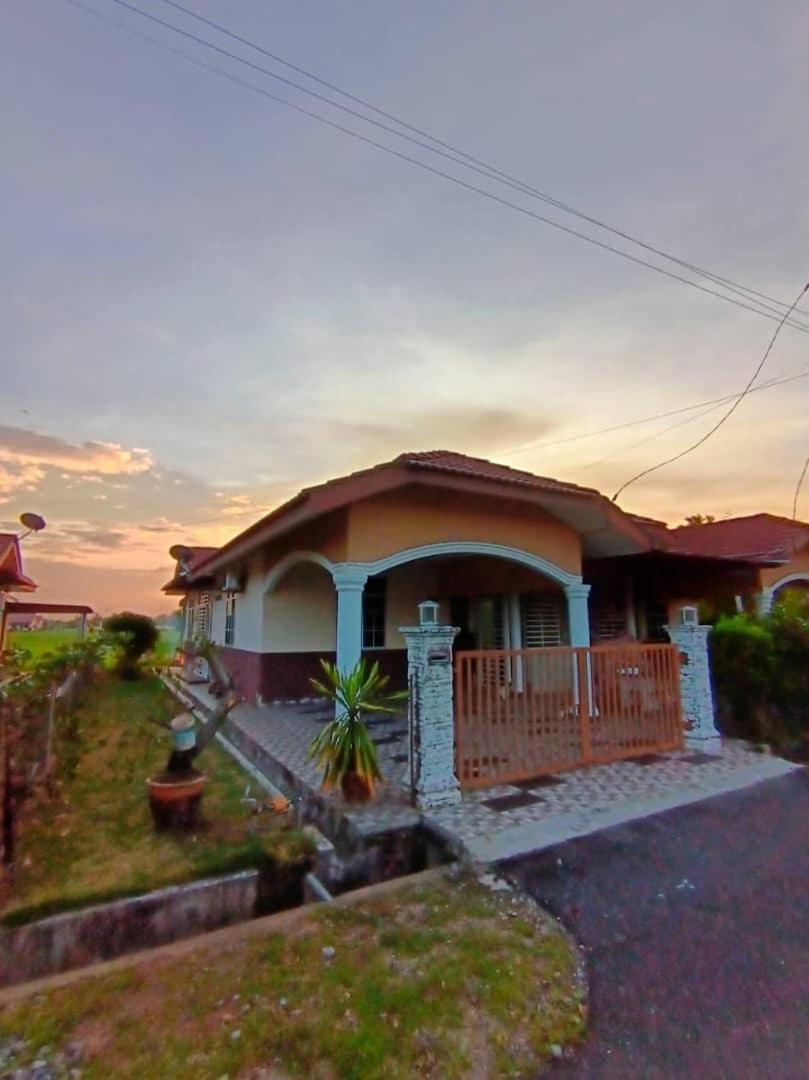 Ebnur Homestay Arau Zewnętrze zdjęcie